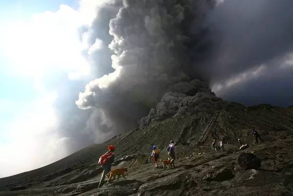 实拍菲律宾布卢桑火山喷发的简单介绍