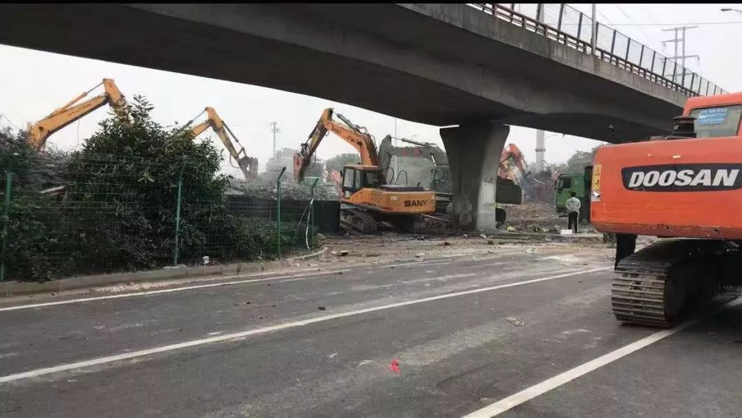 无锡高架桥坍塌事故三死(1010无锡高架桥侧翻事故)